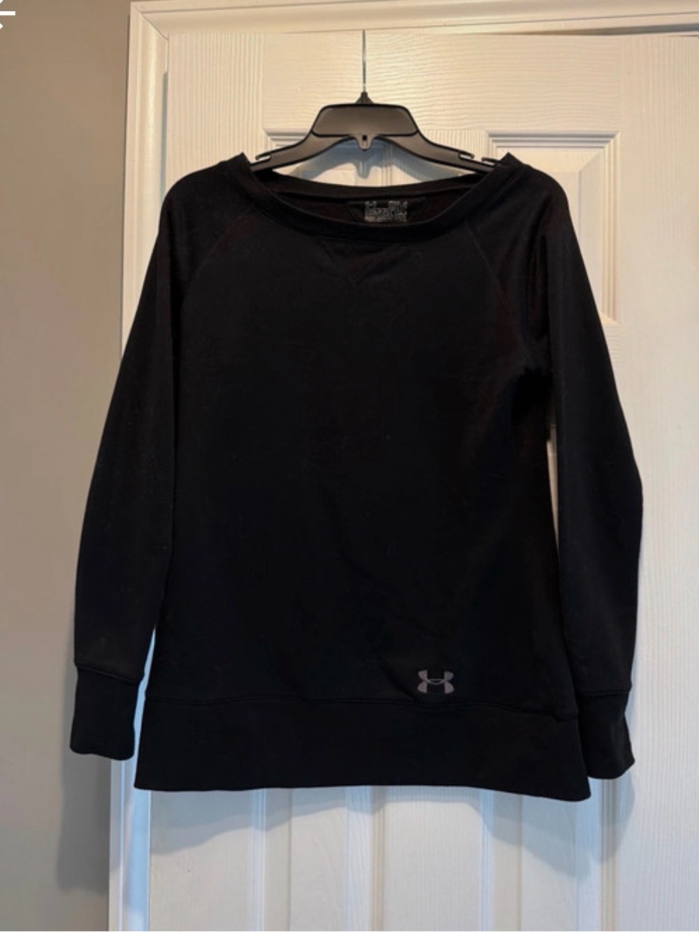Under Armour Women's Black Crew Sweatshirt with Logo size small